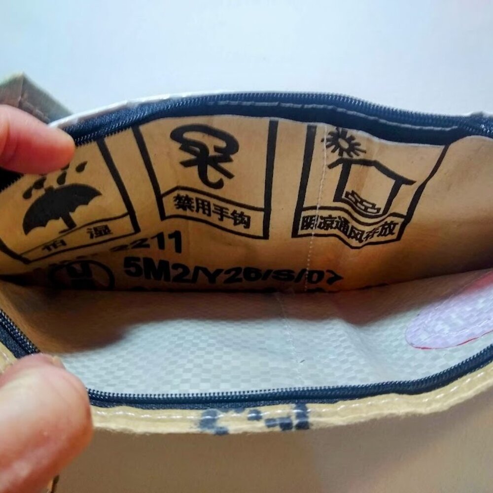 KEEN rare paper card wallet/crossbody bag - Picture 6 of 15